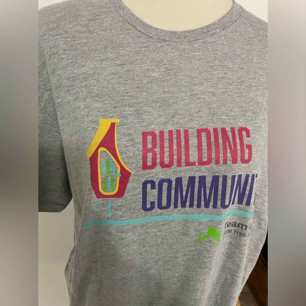 The Little Free Library Volunteer T-Shirt * Building Community * New without Tag - Picture 2 of 15